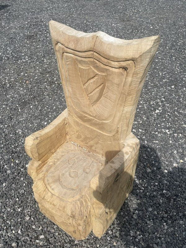 Chainsaw carved wooden wood Tree Log Shield Back Chair Garden Centrepiece