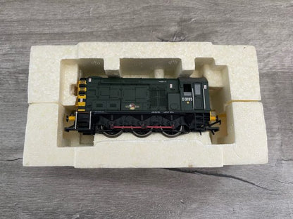 Hornby R2903XS Class 08 Shunter D3105 in late BR green with wasp stripes with ESU Digital sound