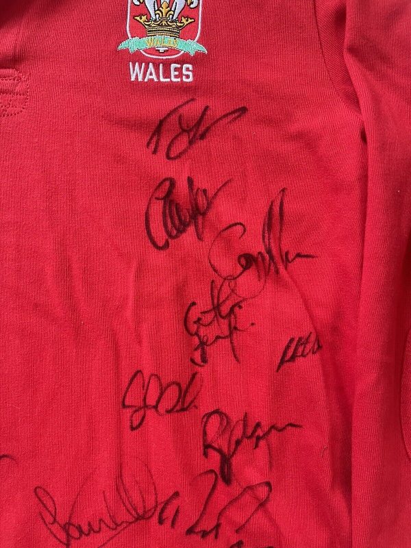 Wales Signed Rugby Shirt Circa 2012/13 - Wales Squad Signatures Lovely Condition