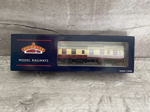 39-105 Bachmann Mk1 RU Restaurant Car W1900 in BR Crimson and Cream