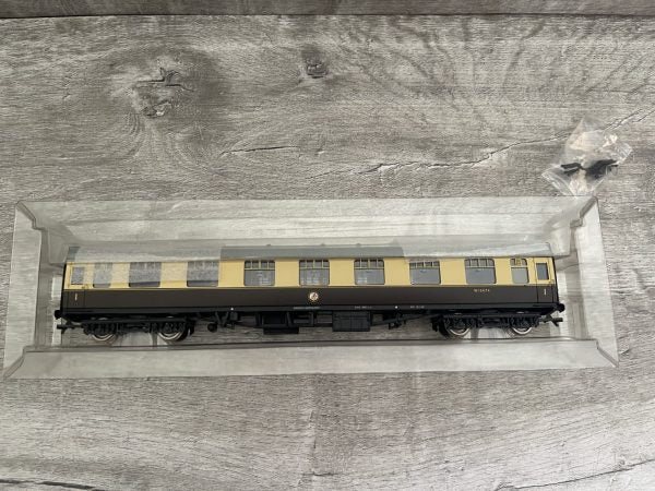 Bachmann Branchline 39-154B BR Mk1 FK First Corridor in Chocolate & Cream - W13074